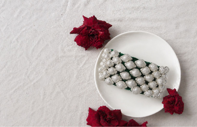 White Silver Pauchi