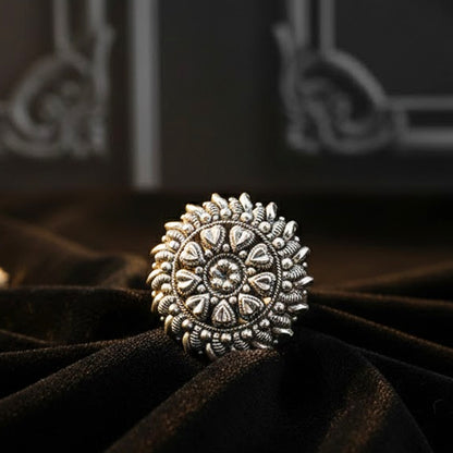 Rokh-Thaav Silver Ring