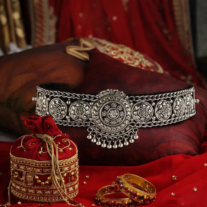 Nanda Surya-Kirti Gulband