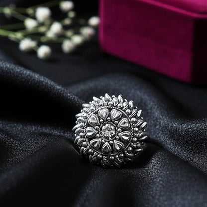 Rokh-Thaav Silver Ring