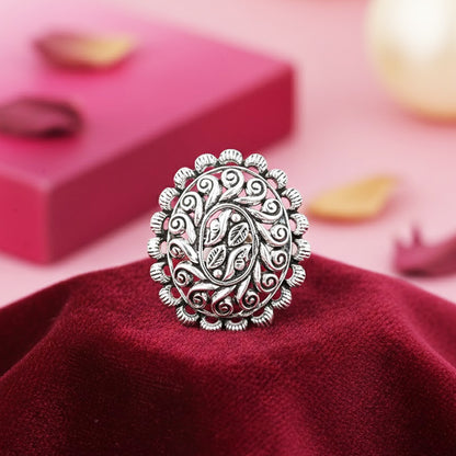 Vanya-Vriti Oval Ring