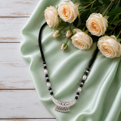 Munsiyari Chandrika White Silver Mangalsutra
