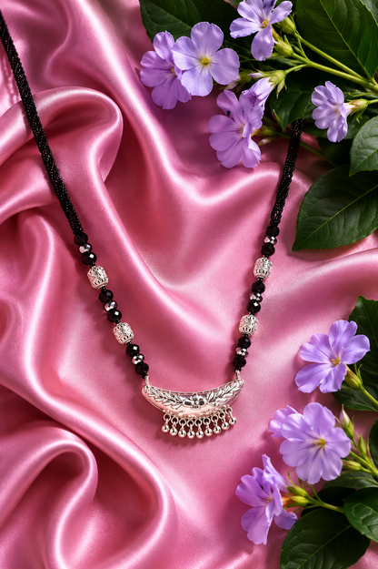 Munsiyari Chandrika White Silver Mangalsutra