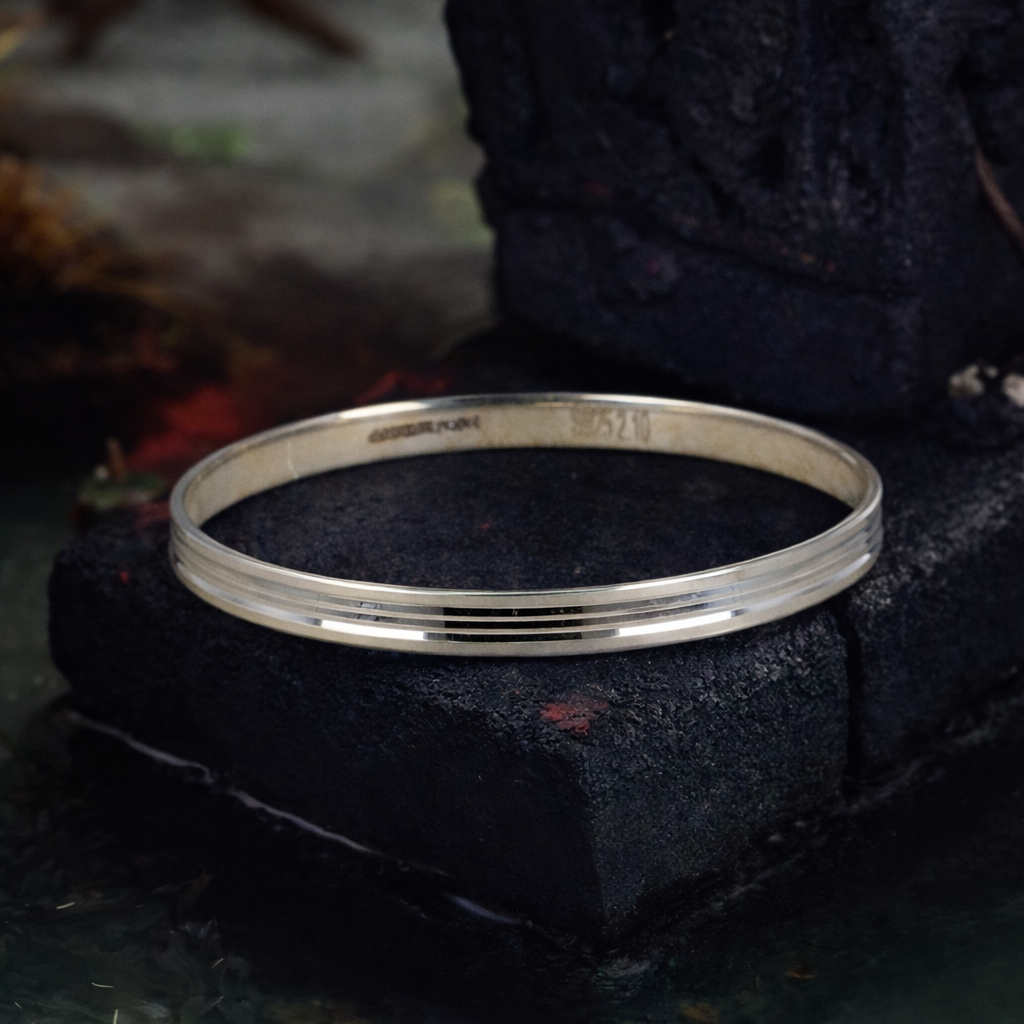 Alaknanda Rekh Silver Kada