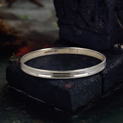 Alaknanda Rekh Silver Kada