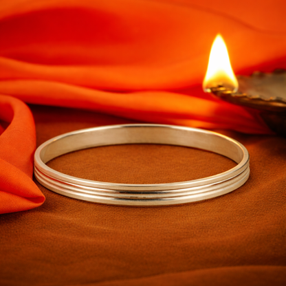 Alaknanda Rekh Silver Kada
